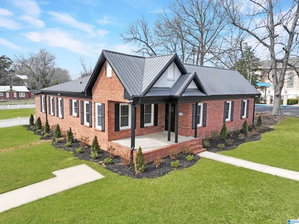 $370,000 | 203 8th Street North, Clanton, AL 35045