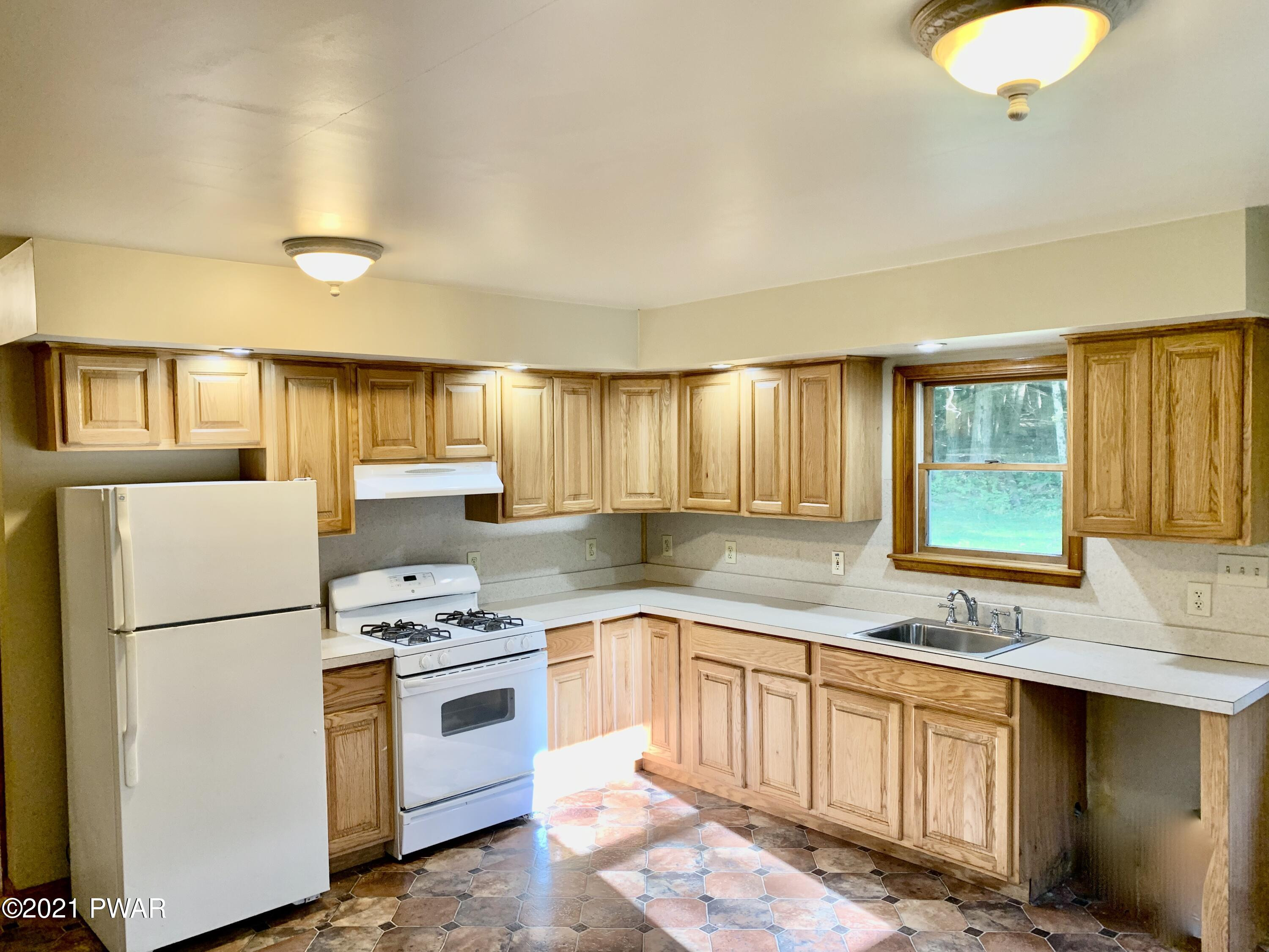 274 Murphy Hill Road Pleasant Mount, PA 18453 - Photo 8 of 32