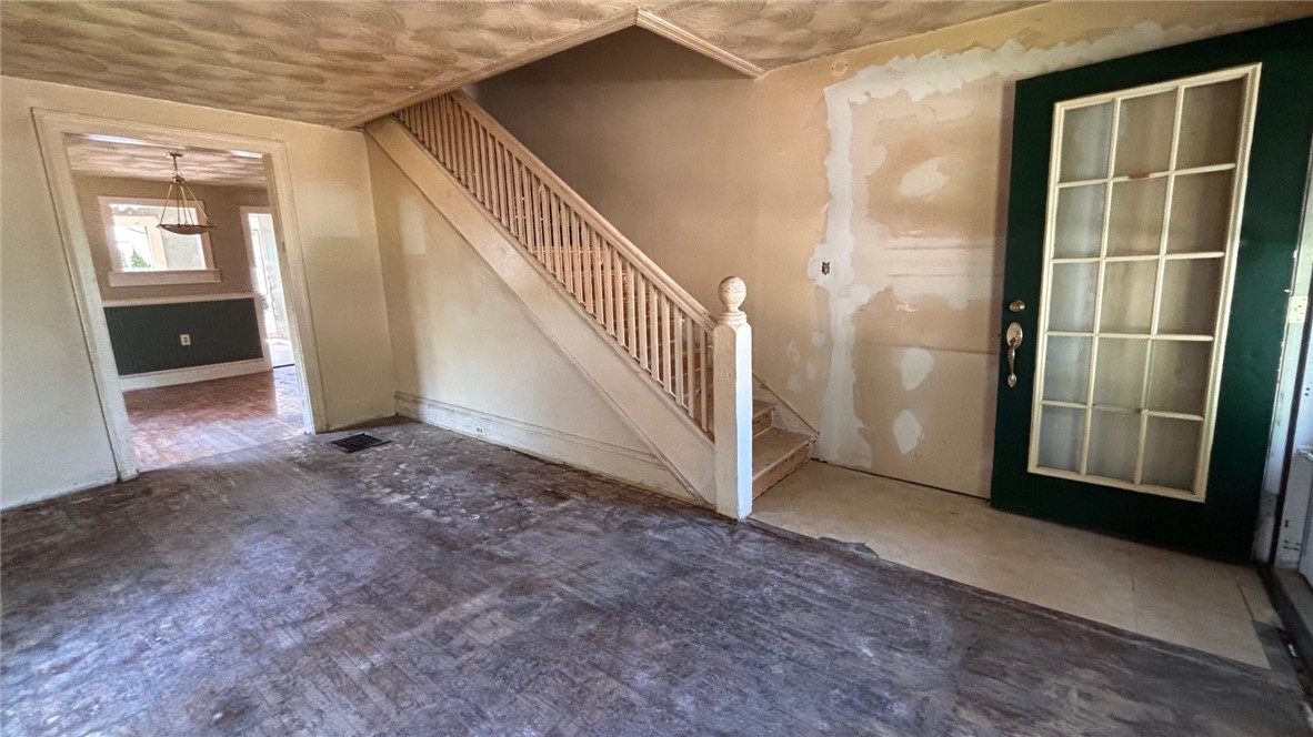 73 West Main Street Le Roy, NY 14482 - Photo 11 of 32 Family Room