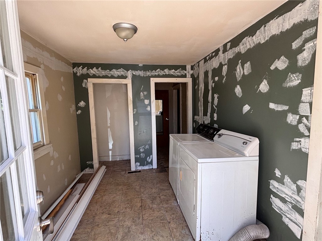73 West Main Street Le Roy, NY 14482 - Photo 17 of 32 1st Floor Mudroom & laundry Room