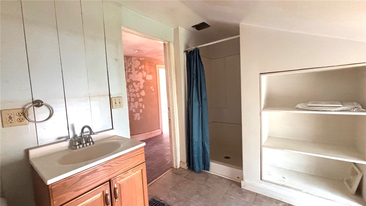 73 West Main Street Le Roy, NY 14482 - Photo 23 of 32 Second Floor Full Bath