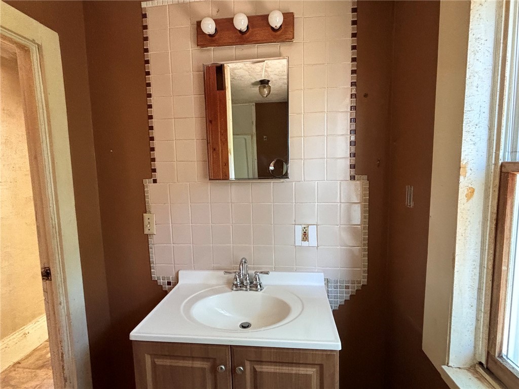 73 West Main Street Le Roy, NY 14482 - Photo 25 of 32