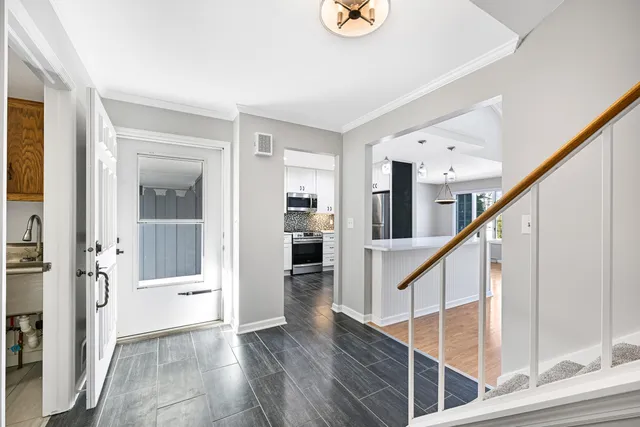 $495,000 | 10121 North Lee Court, Mequon, WI 53092