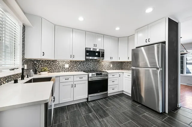 $495,000 | 10121 North Lee Court, Mequon, WI 53092