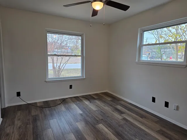 $2,100 | 221 Miller Street, Kerrville, TX 78028