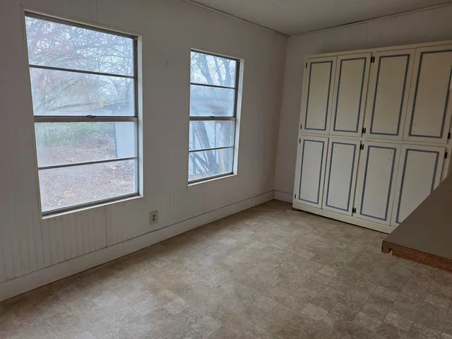 $2,100 | 221 Miller Street, Kerrville, TX 78028