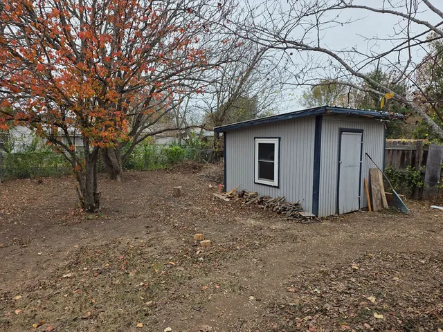 $2,100 | 221 Miller Street, Kerrville, TX 78028