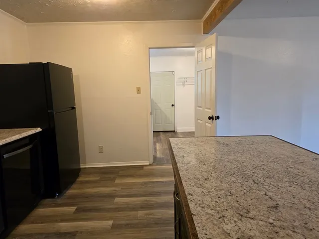 $2,100 | 221 Miller Street, Kerrville, TX 78028