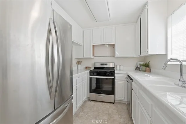 $825,000 | 3101 Plaza Del Amo, Unit 8, Torrance, CA 90503