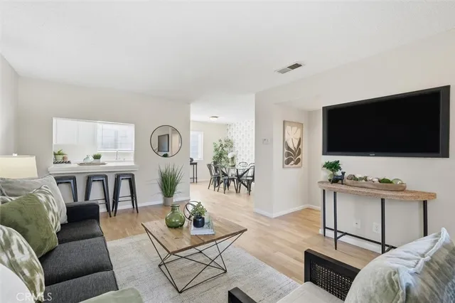 $825,000 | 3101 Plaza Del Amo, Unit 8, Torrance, CA 90503