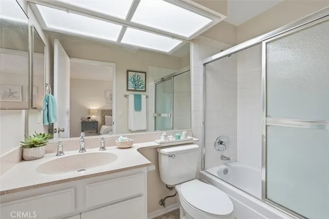 $825,000 | 3101 Plaza Del Amo, Unit 8, Torrance, CA 90503