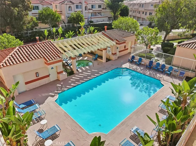 $825,000 | 3101 Plaza Del Amo, Unit 8, Torrance, CA 90503