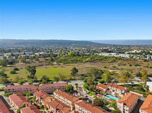 $825,000 | 3101 Plaza Del Amo, Unit 8, Torrance, CA 90503