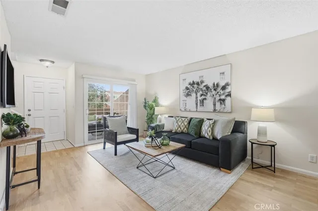 $825,000 | 3101 Plaza Del Amo, Unit 8, Torrance, CA 90503