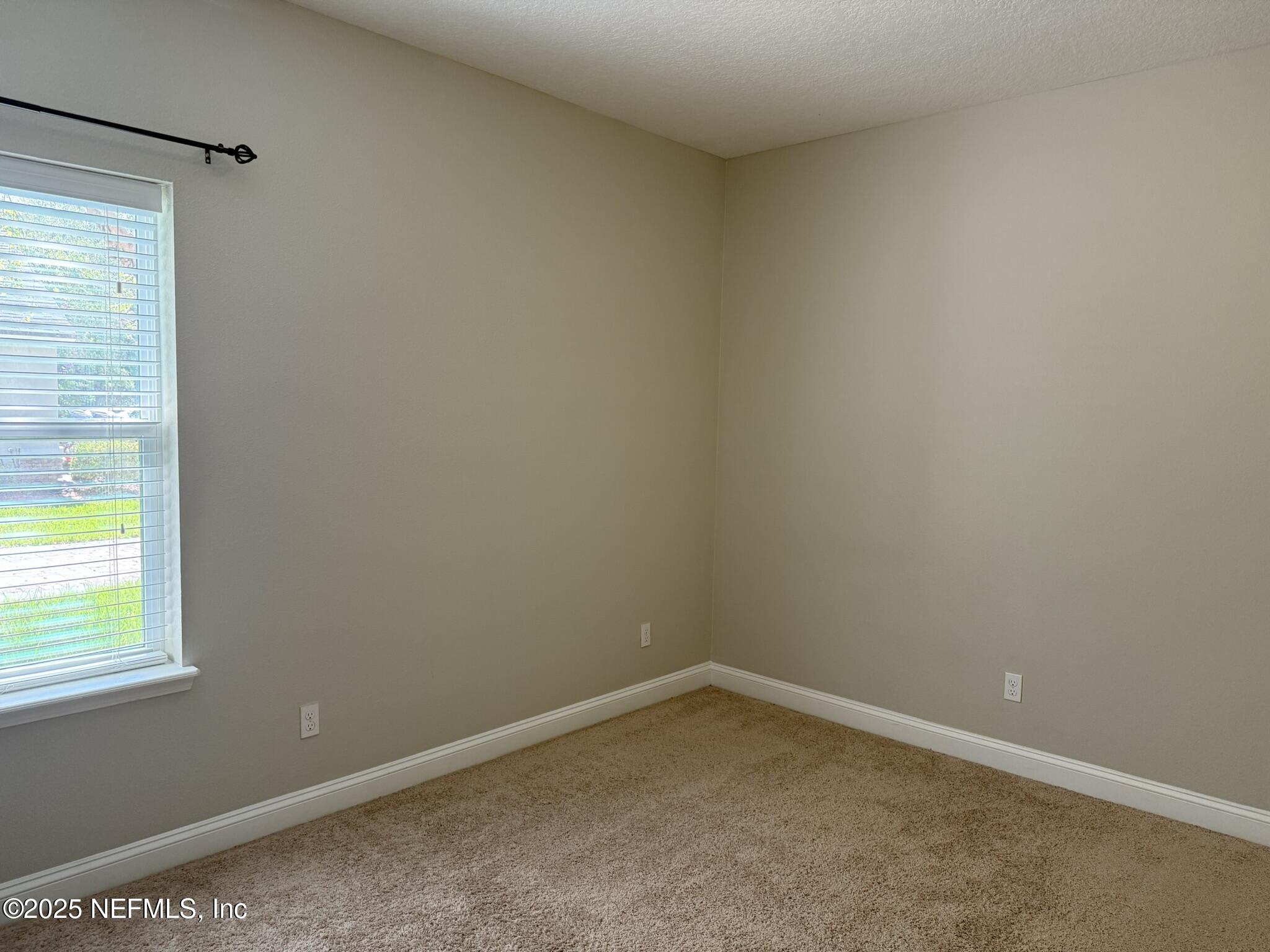 12198 Ridge Crossing Way Jacksonville, FL 32226 - Photo 13 of 28 a room that has a window in it