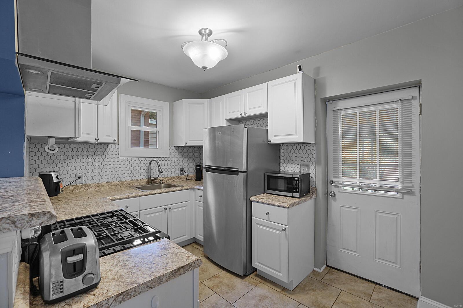 2435 Walton Road St. Louis, MO 63114 - Photo 6 of 26 Gallery Image 6