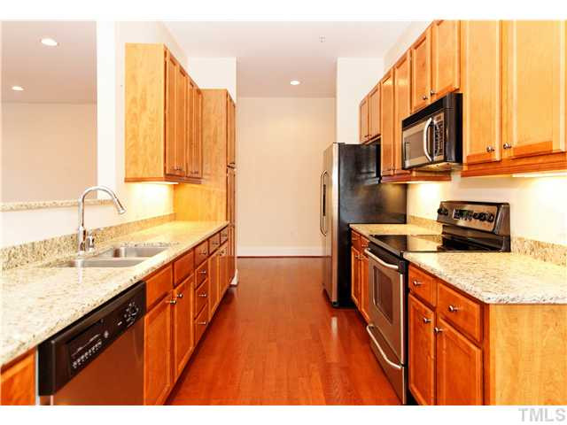 317 West Morgan Street, Unit 401 Raleigh, NC 27601 - Photo 7 of 25 Kitchen