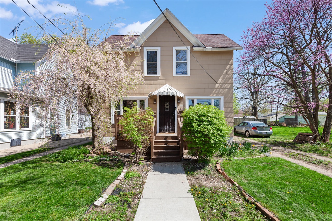 418 Ormsby Street Adrian, MI 49221 - Photo 1 of 49