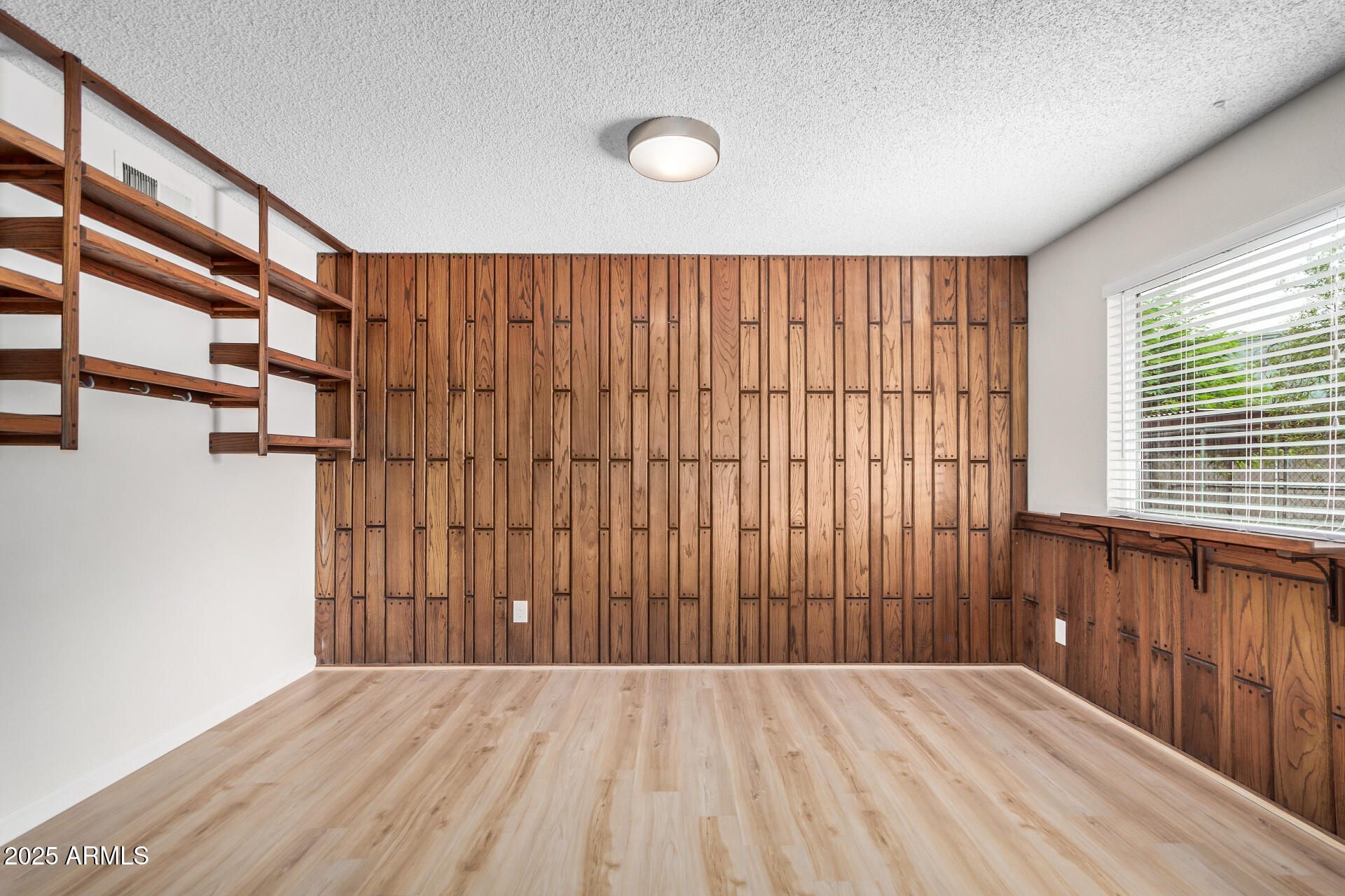 2323 East Kathleen Road Phoenix, AZ 85022 - Photo 4 of 17 Dining room