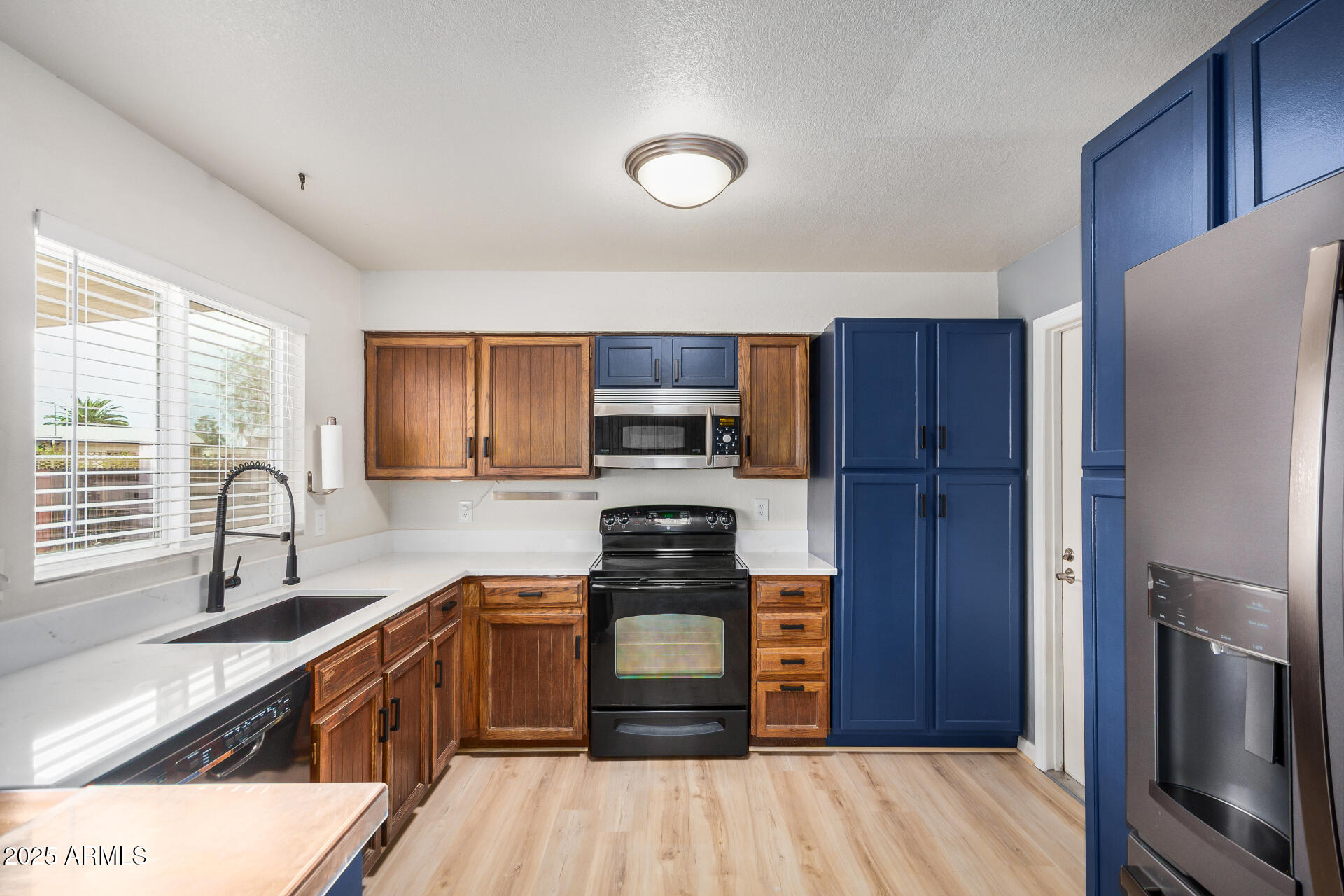 2323 East Kathleen Road Phoenix, AZ 85022 - Photo 5 of 17 Kitchen