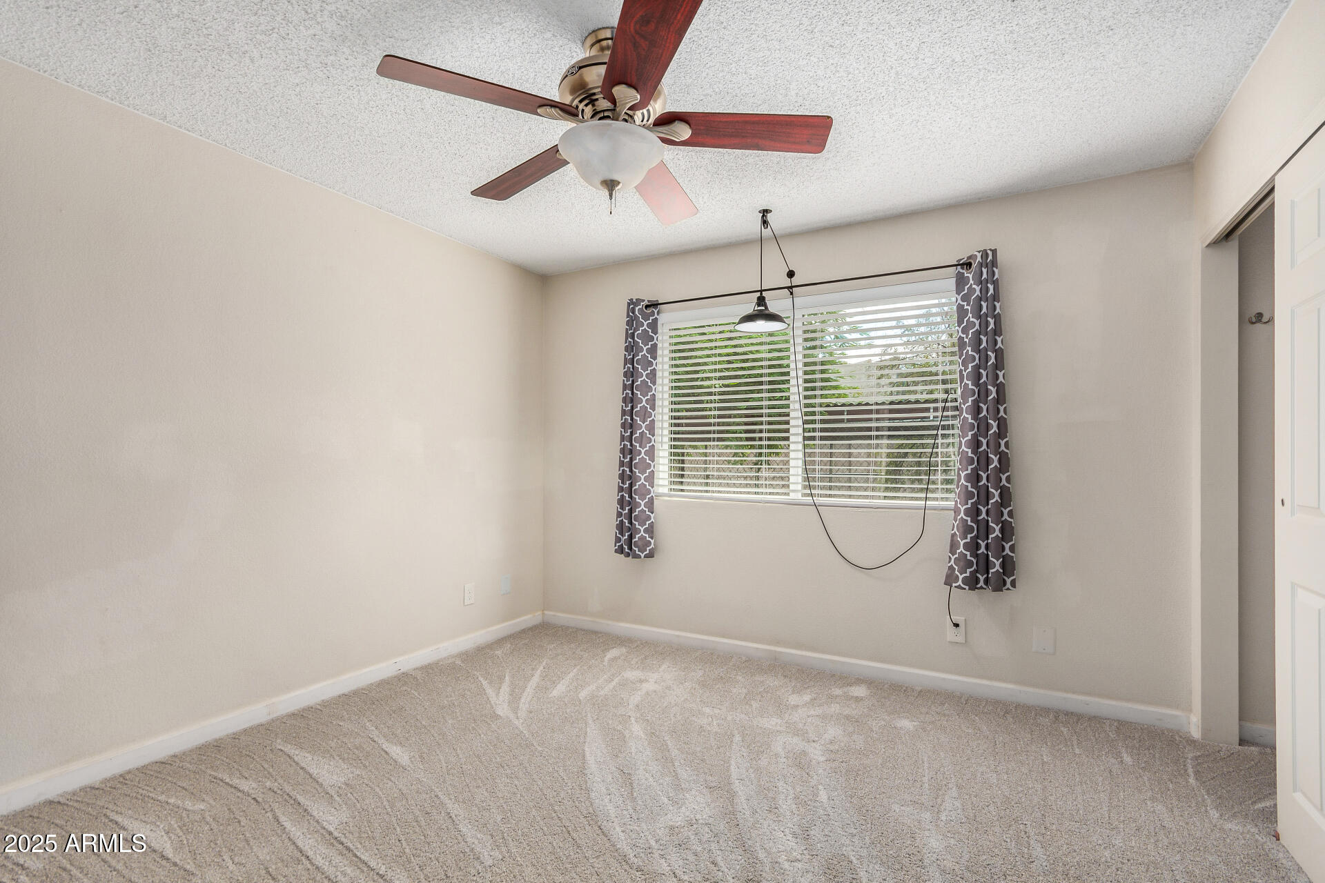 2323 East Kathleen Road Phoenix, AZ 85022 - Photo 7 of 17 Bedroom 1