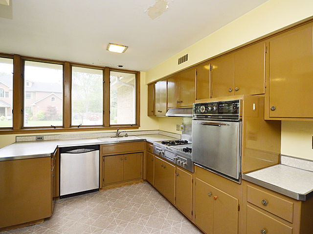 810 Redbud Lane Wilmette, IL 60091 - Photo 5 of 14