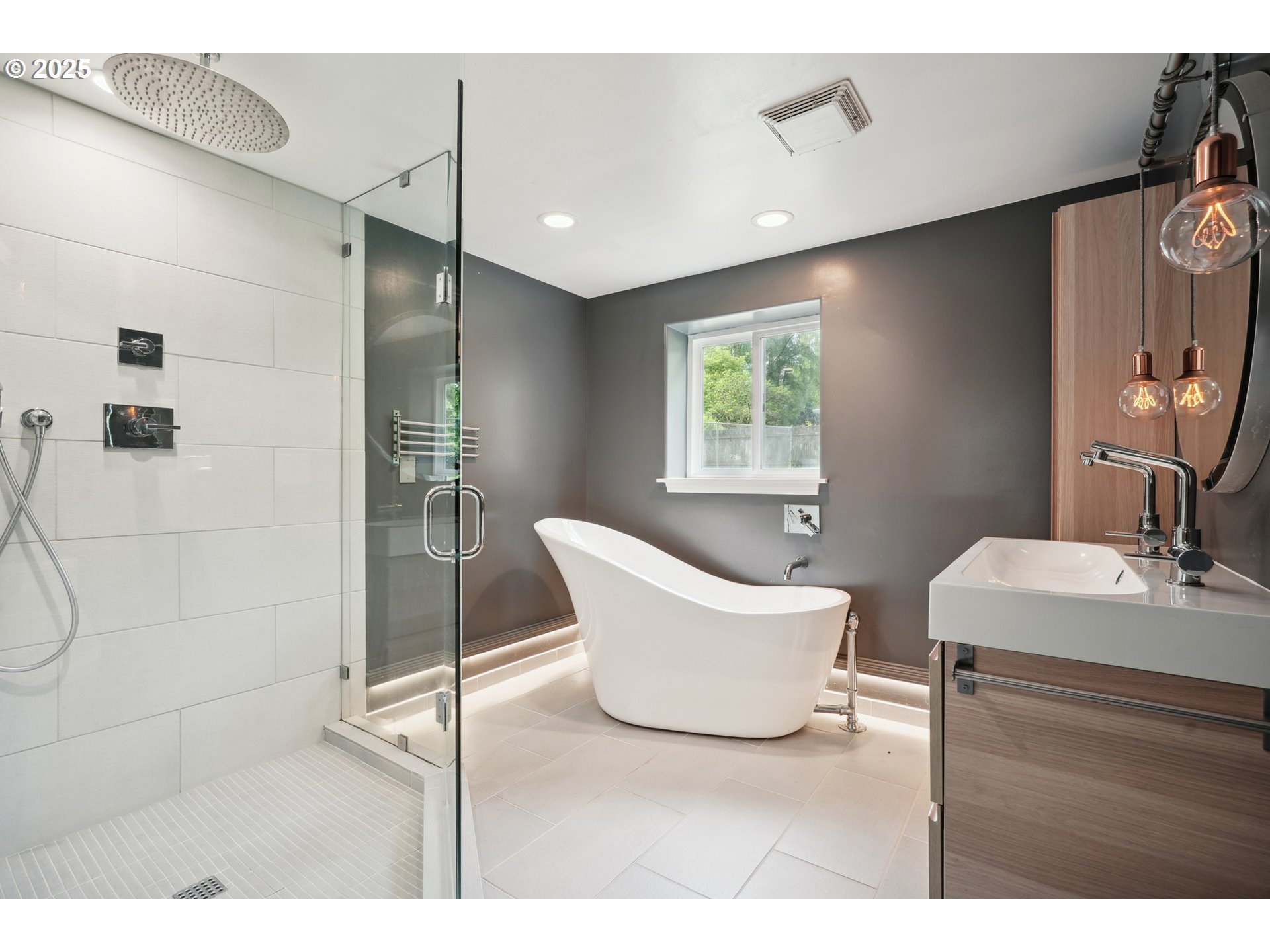 1237 Blankenship Road West Linn, OR 97068 - Photo 12 of 28