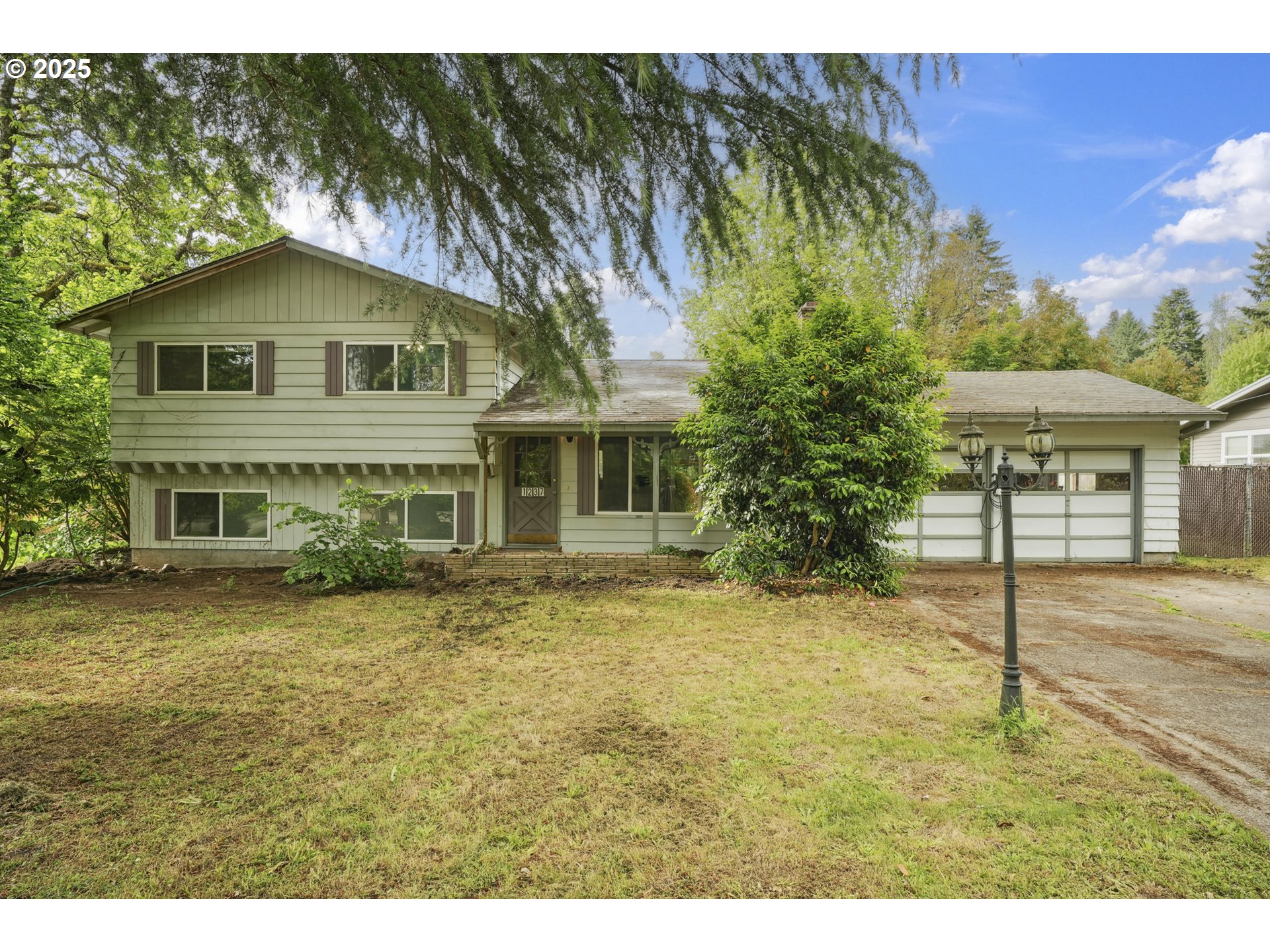 1237 Blankenship Road West Linn, OR 97068 - Photo 2 of 28