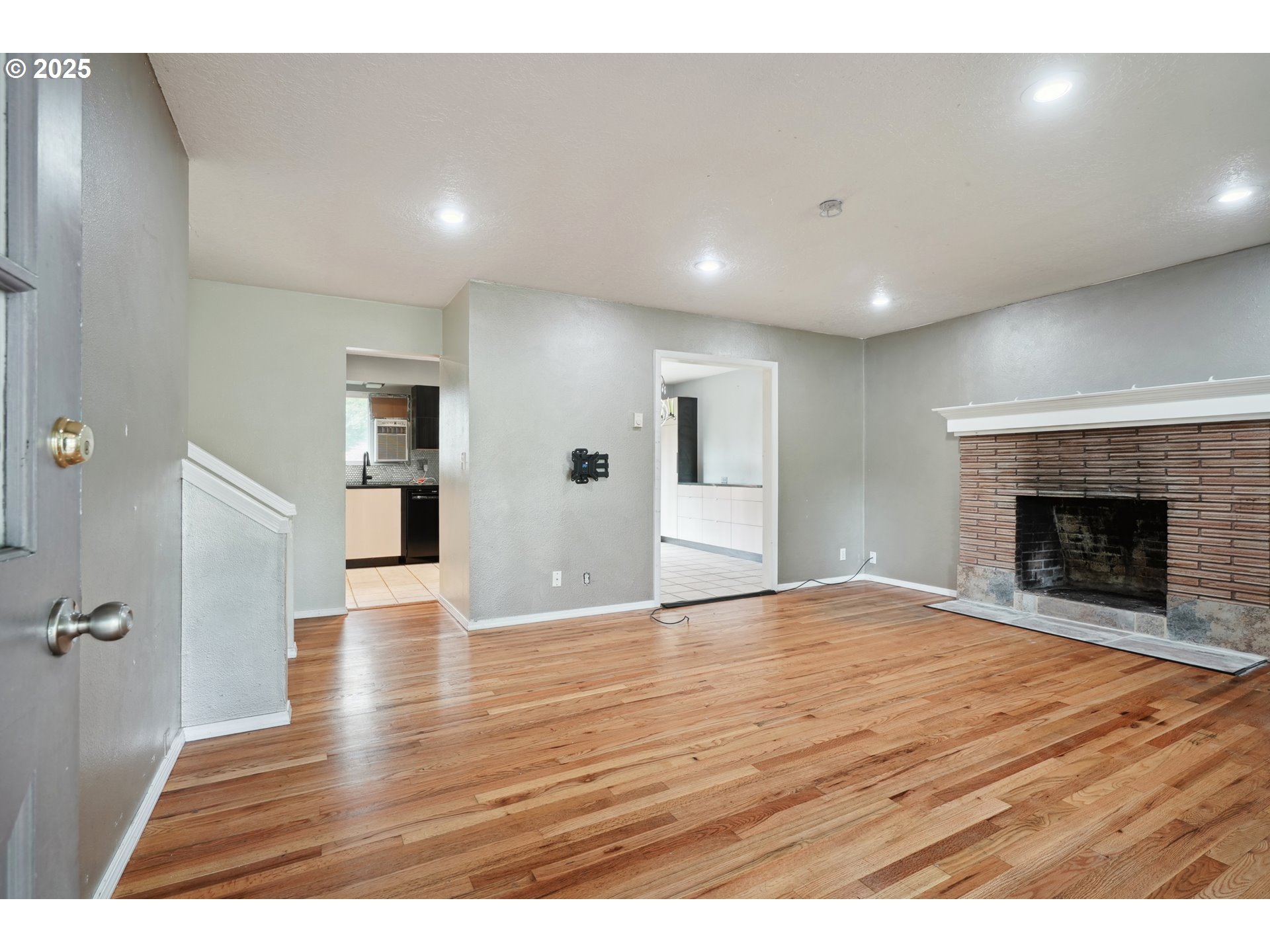 1237 Blankenship Road West Linn, OR 97068 - Photo 3 of 28