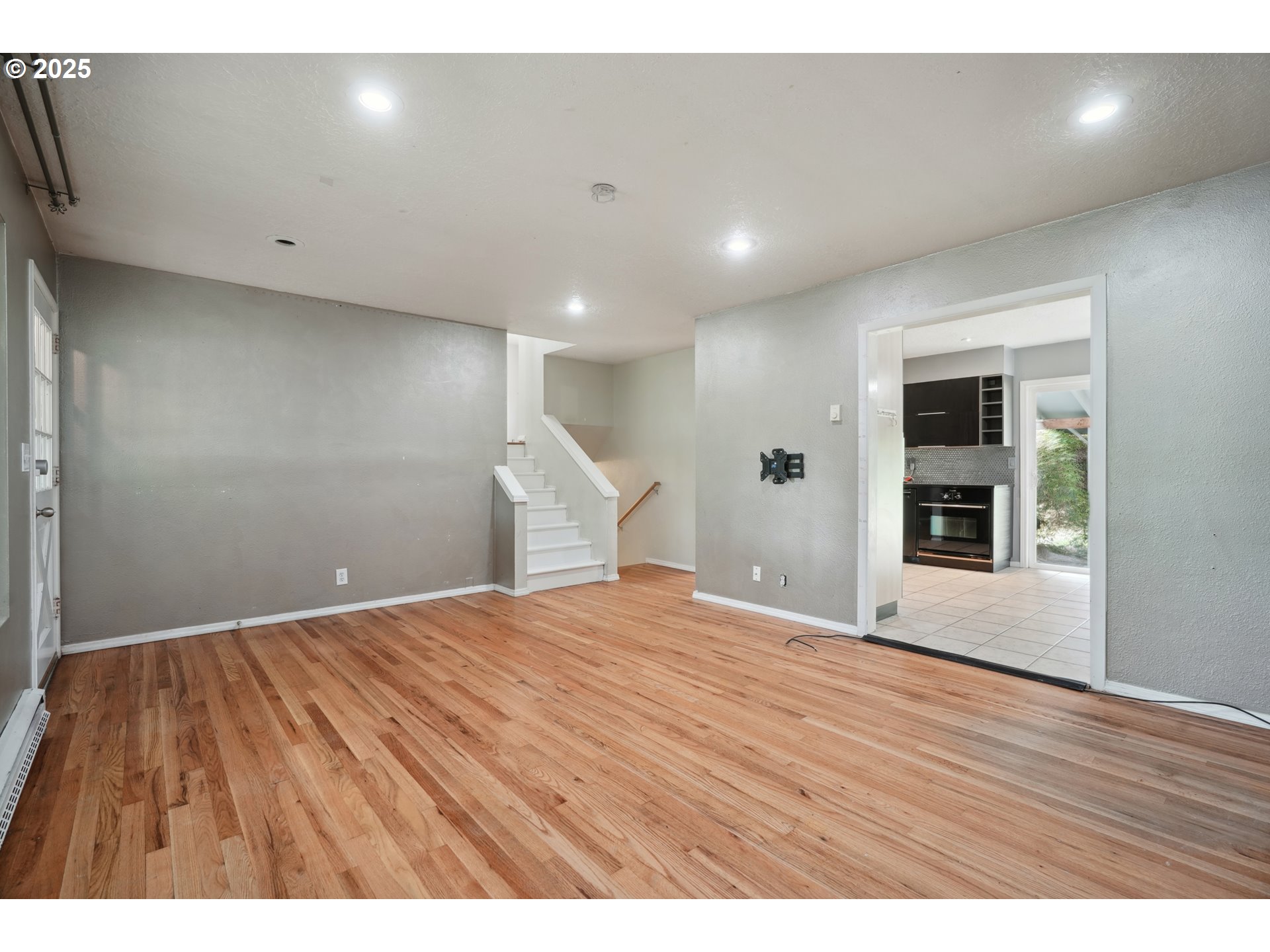 1237 Blankenship Road West Linn, OR 97068 - Photo 5 of 28