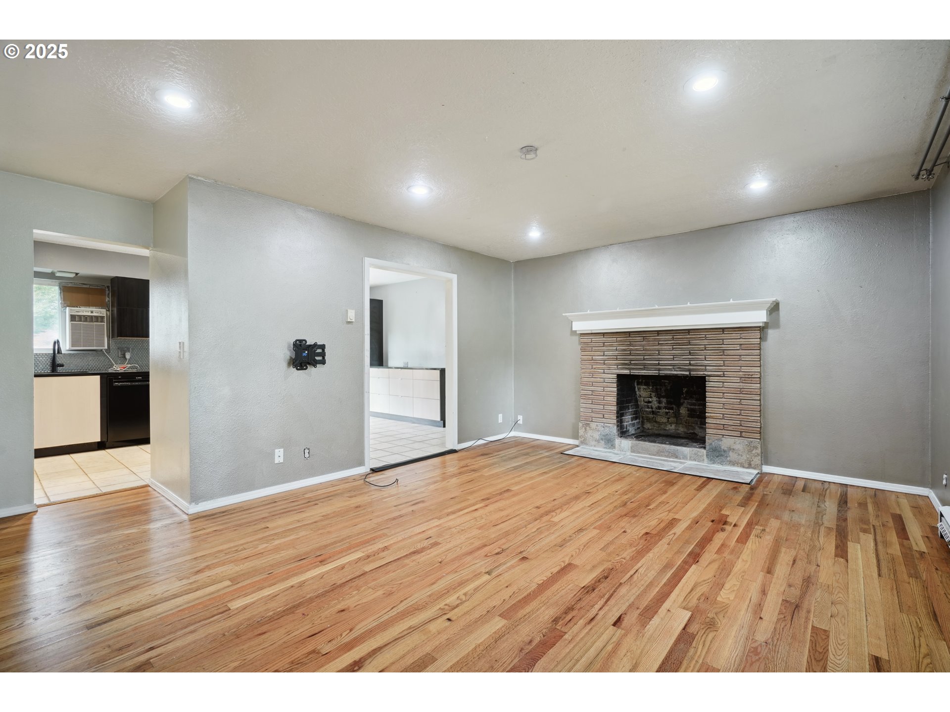 1237 Blankenship Road West Linn, OR 97068 - Photo 6 of 28