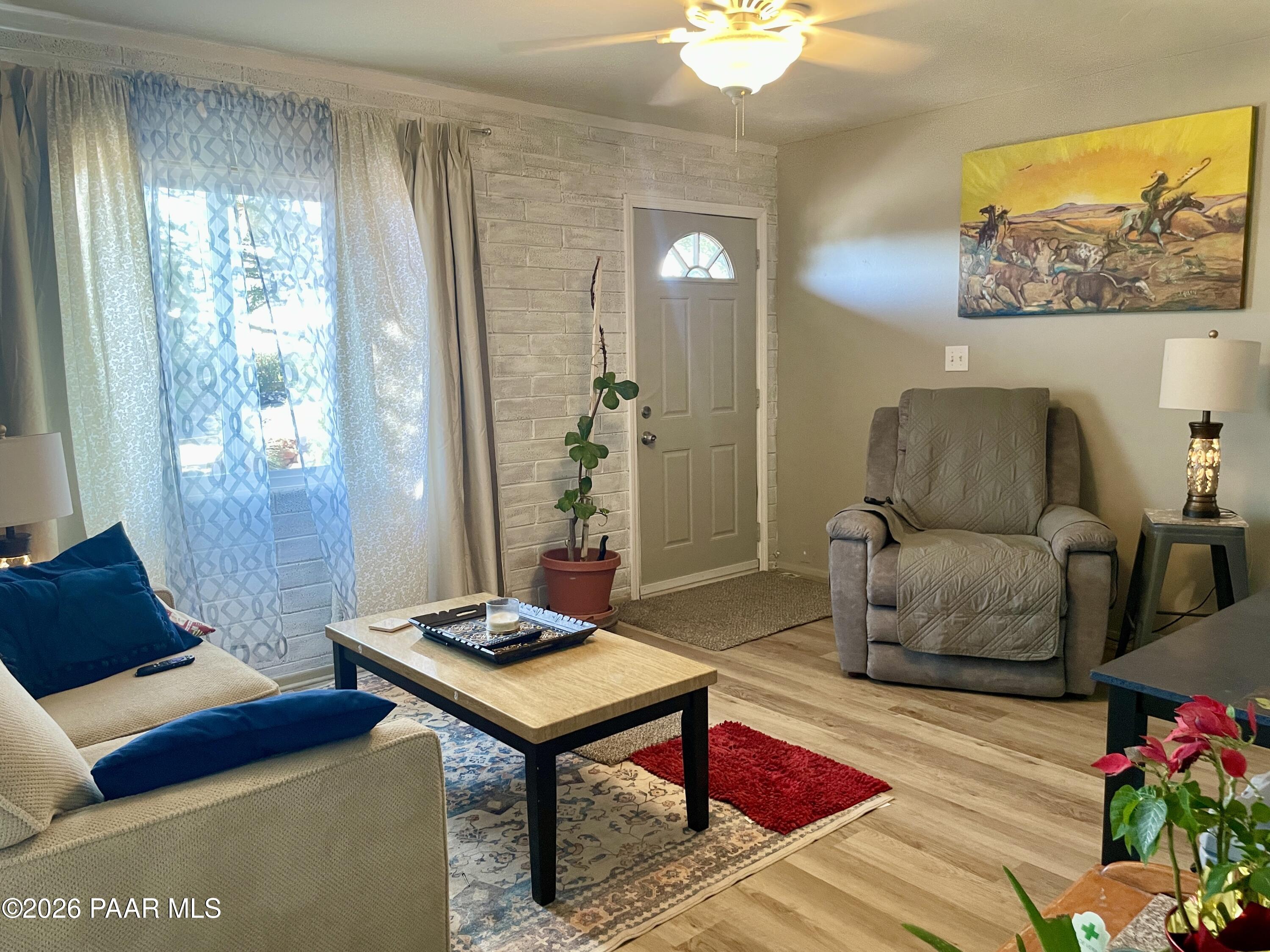 4630 Kerry Drive Rimrock, AZ 86335 - Photo 3 of 41 Living Room