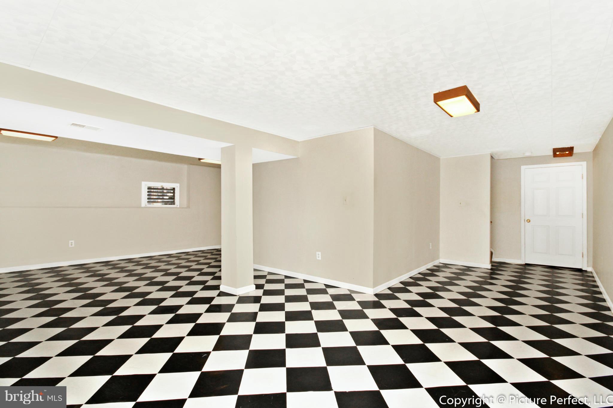 19111 Munger Farm Road Poolesville, MD 20837 - Photo 25 of 30 a black and white checkered floor