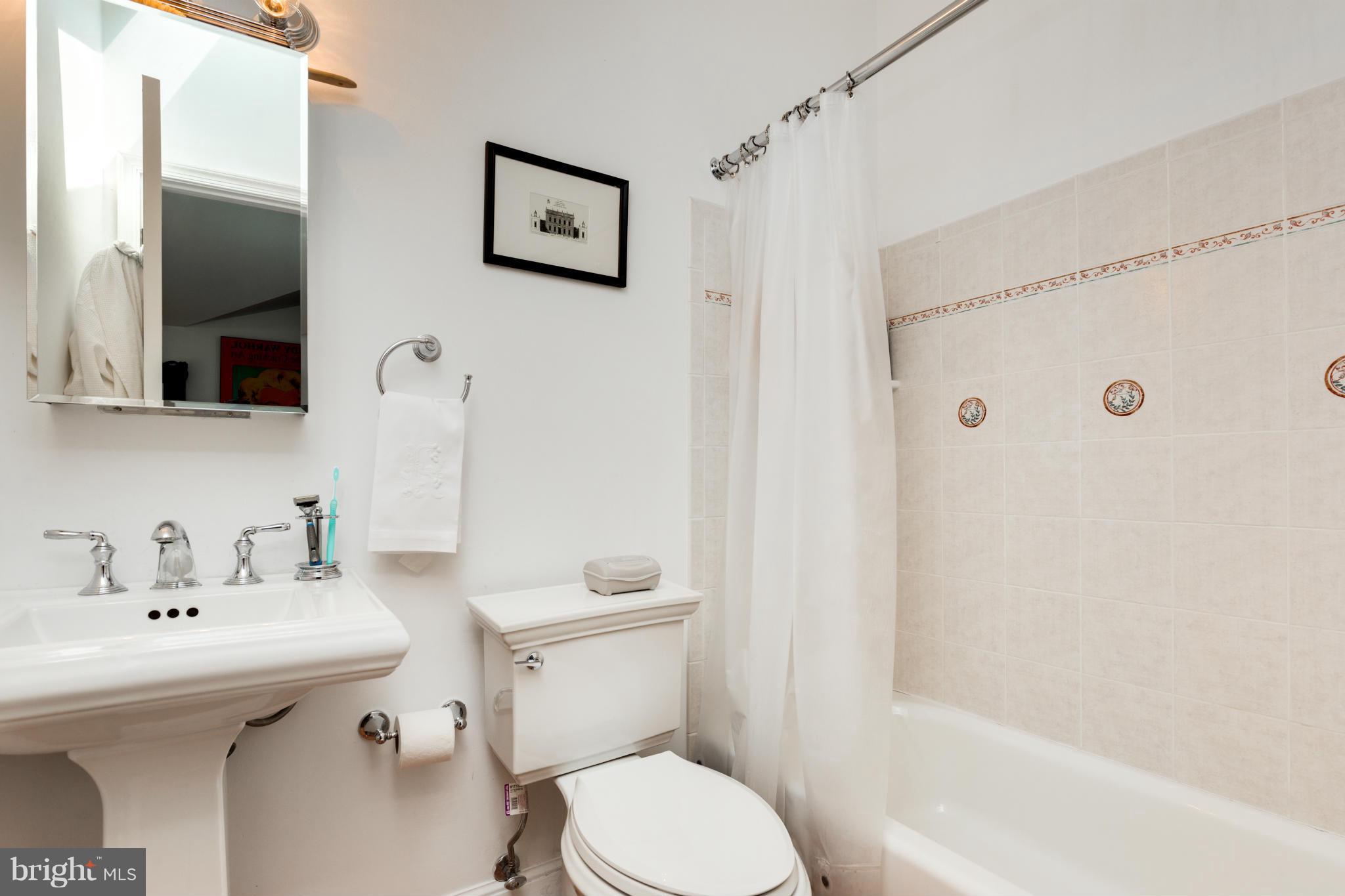 6703 Barr Road Bethesda, MD 20817 - Photo 15 of 30 Bath (Master)