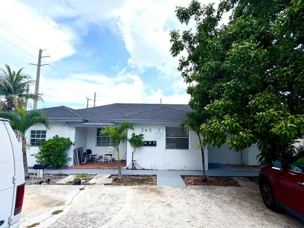 $1,750 | 245 Northwest 12th Court, Unit 14, Pompano Beach, FL 33060