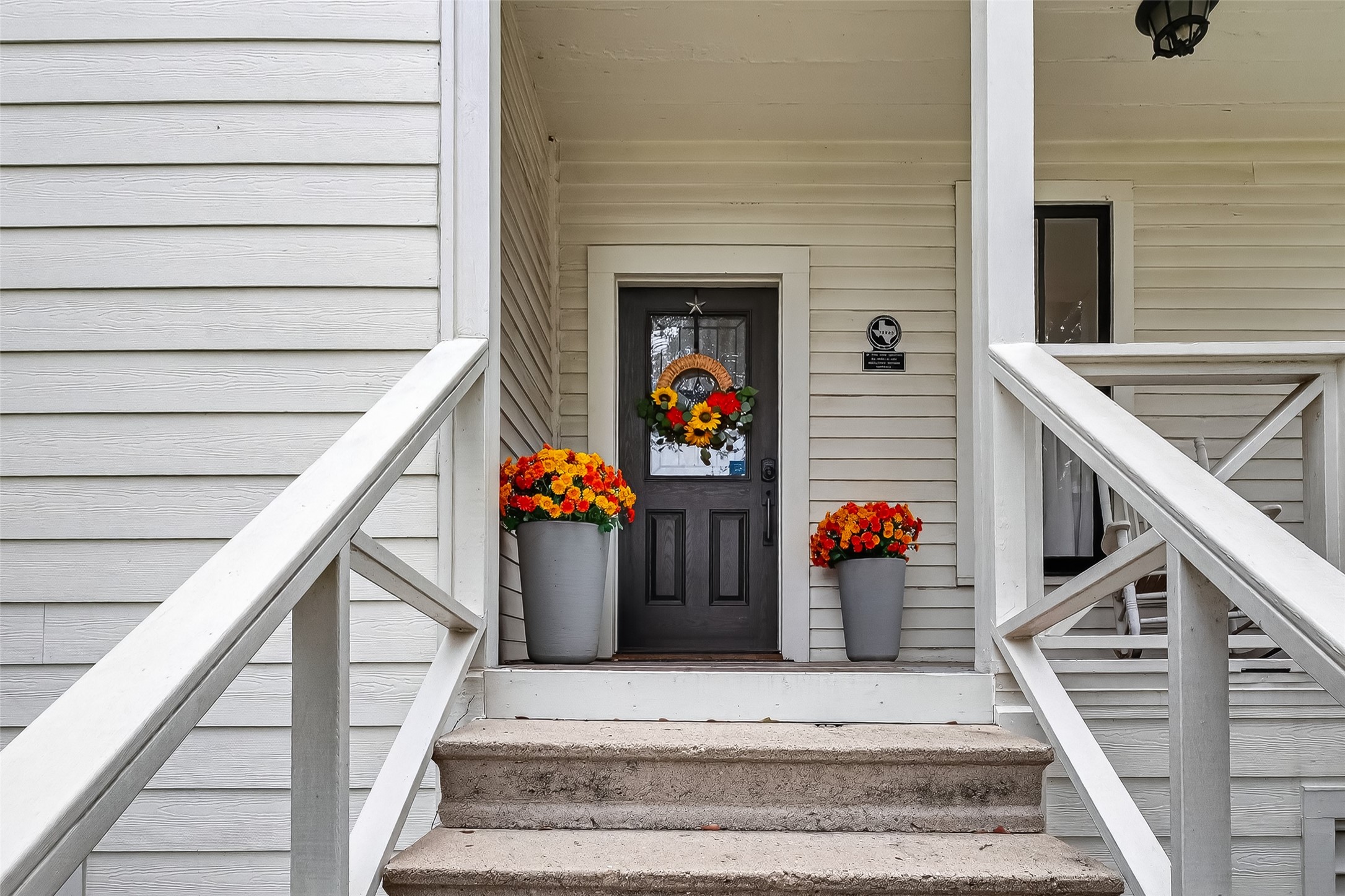 1808 Tabor Street Houston, TX 77009 - Photo 4 of 26 a view of entryway