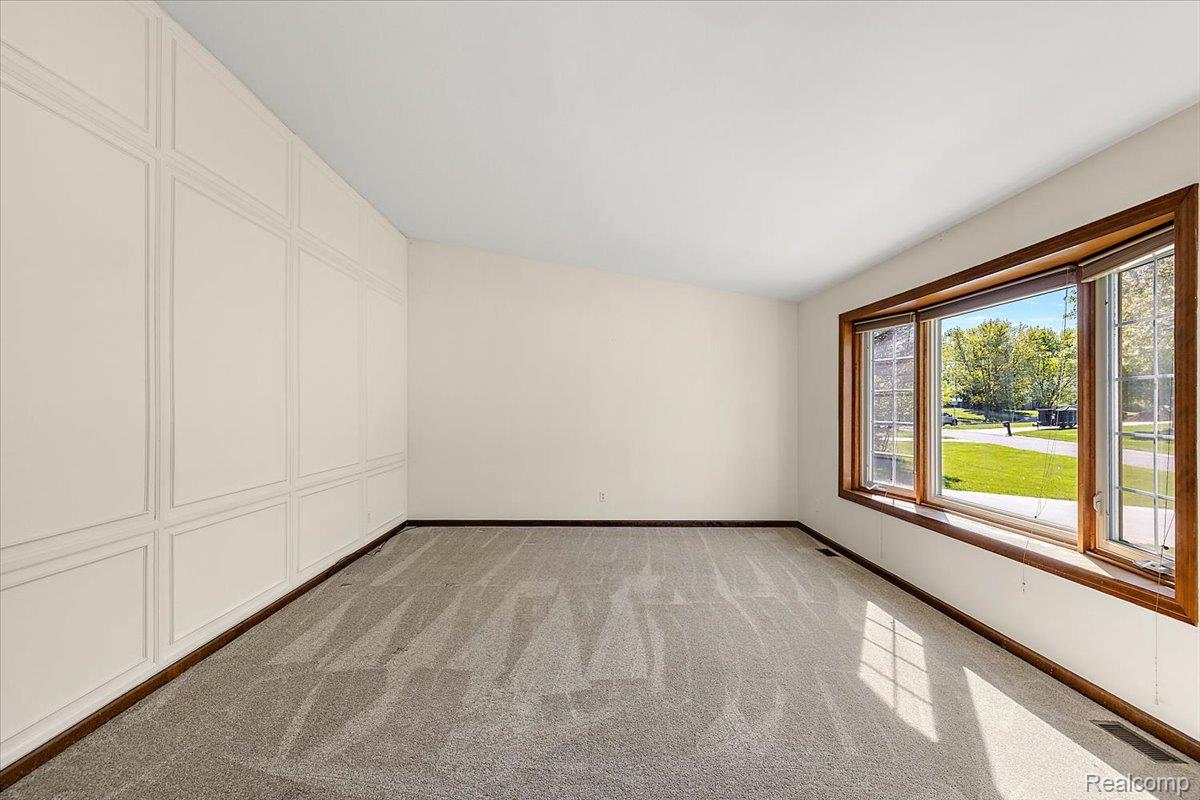 1081 Eagle Nest Drive Rochester, MI 48306 - Photo 6 of 67 Living Room