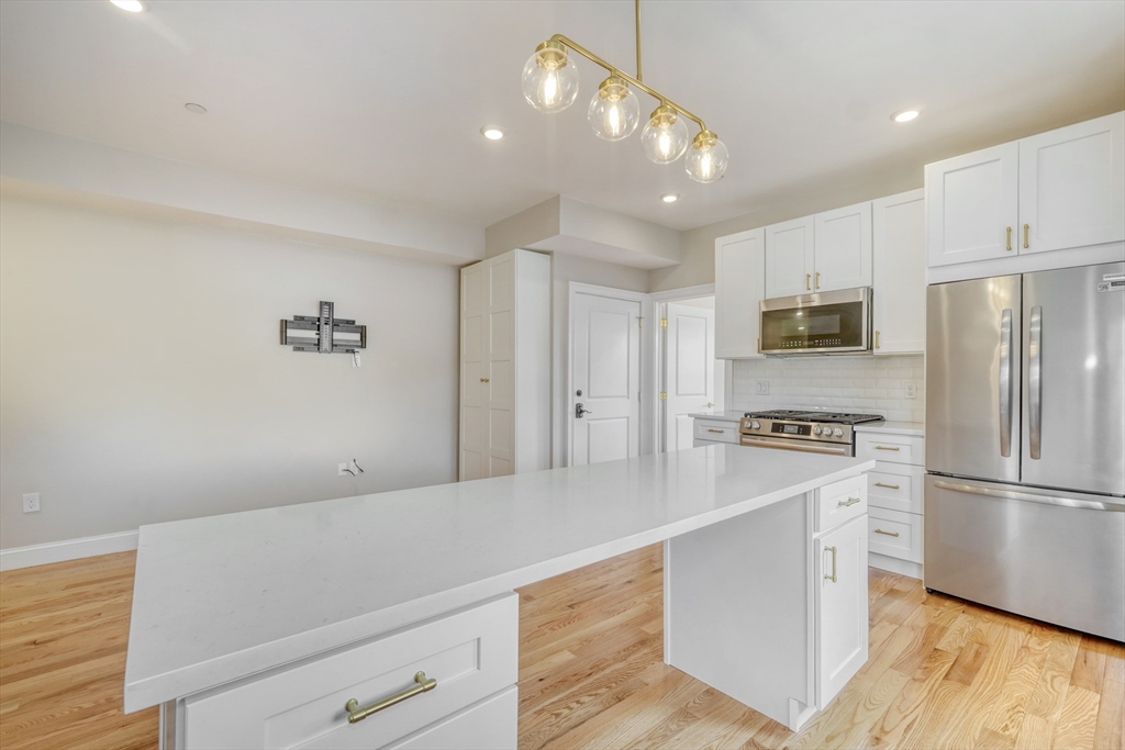 35 Somerset Avenue, Unit 6 Winthrop, MA 02152 - Photo 5 of 31