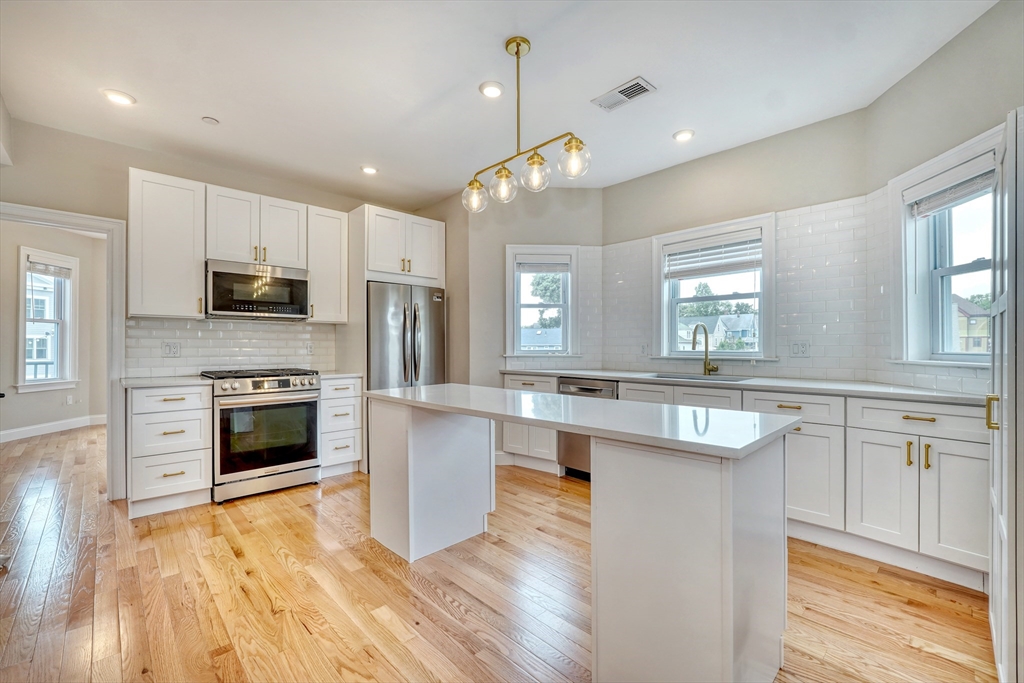 35 Somerset Avenue, Unit 6 Winthrop, MA 02152 - Photo 7 of 31