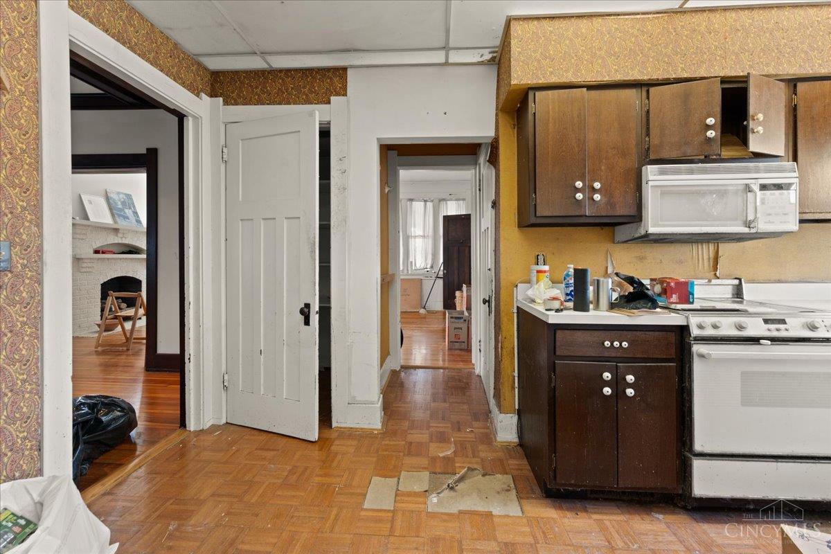 558 Howell Avenue Cincinnati, OH 45220 - Photo 15 of 37