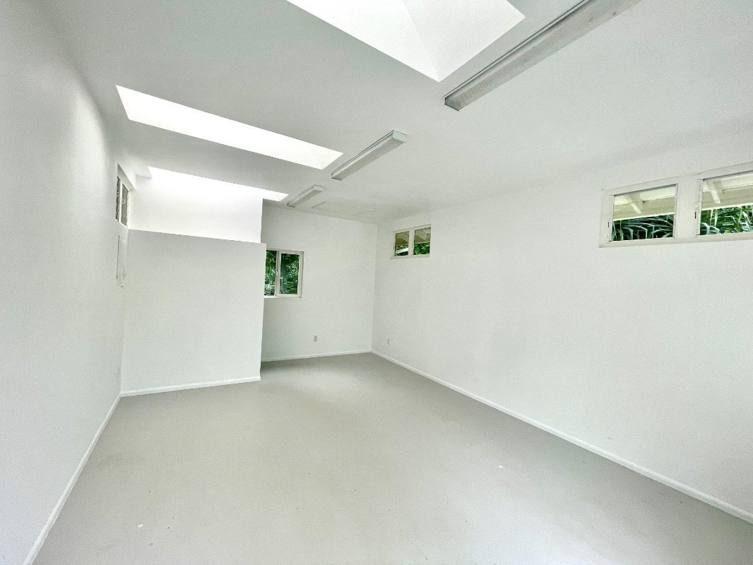 6431 Poo Road, Unit 2 Kapaa, HI 96746 - Photo 30 of 30 an empty room with an entryway