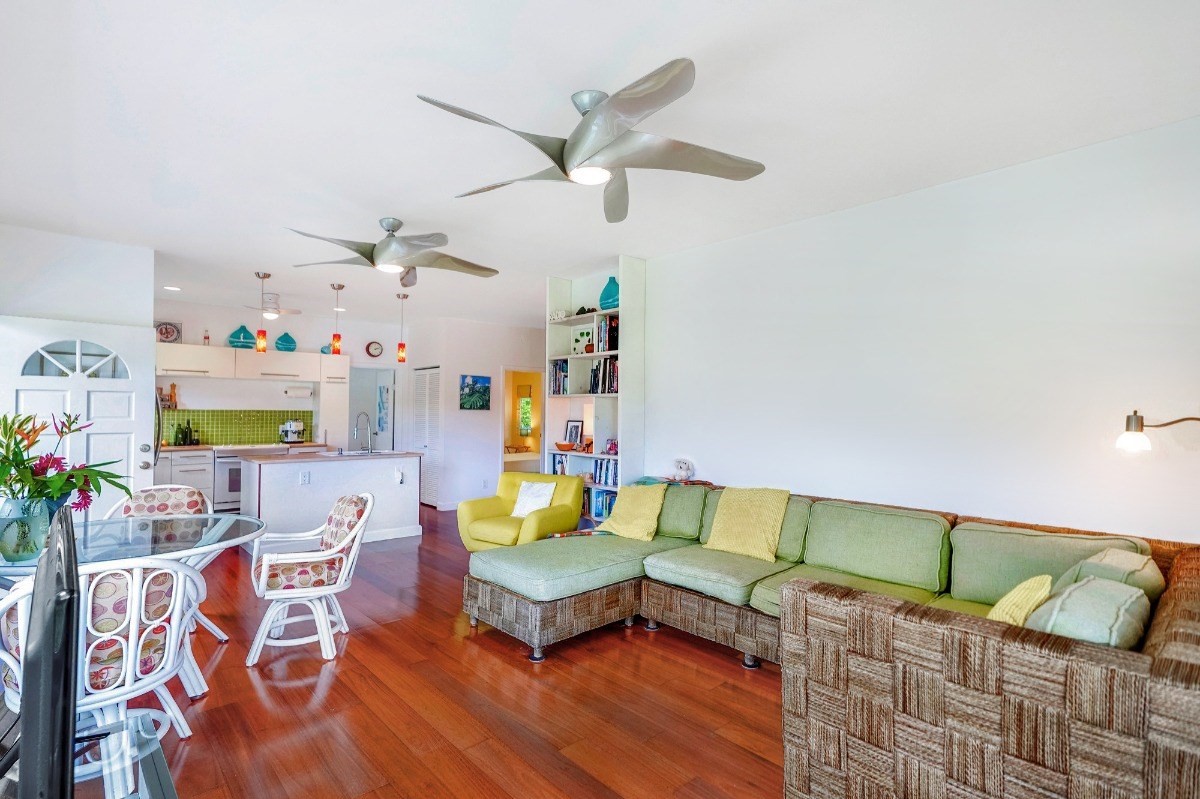 6431 Poo Road, Unit 2 Kapaa, HI 96746 - Photo 3 of 30 a living room with furniture