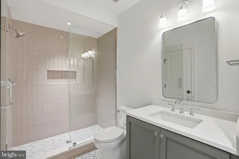 $5,295,000 | 6008 Oakdale Road, McLean, VA 22101