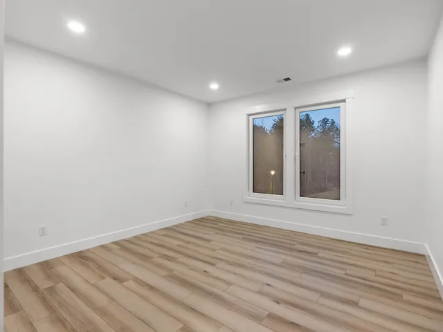 $700,000 | 726 New South Court, Wellford, SC 29385