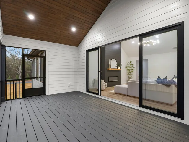 $700,000 | 726 New South Court, Wellford, SC 29385