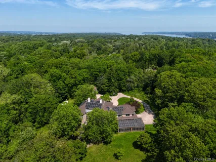 $3,900,000 | 1 Springwood Path, Syosset, NY 11791
