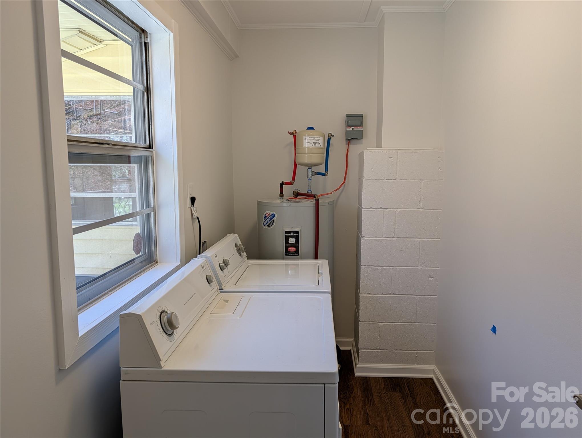 945 Summers Road Valdese, NC 28690 - Photo 21 of 25 a room with a bed and a window
