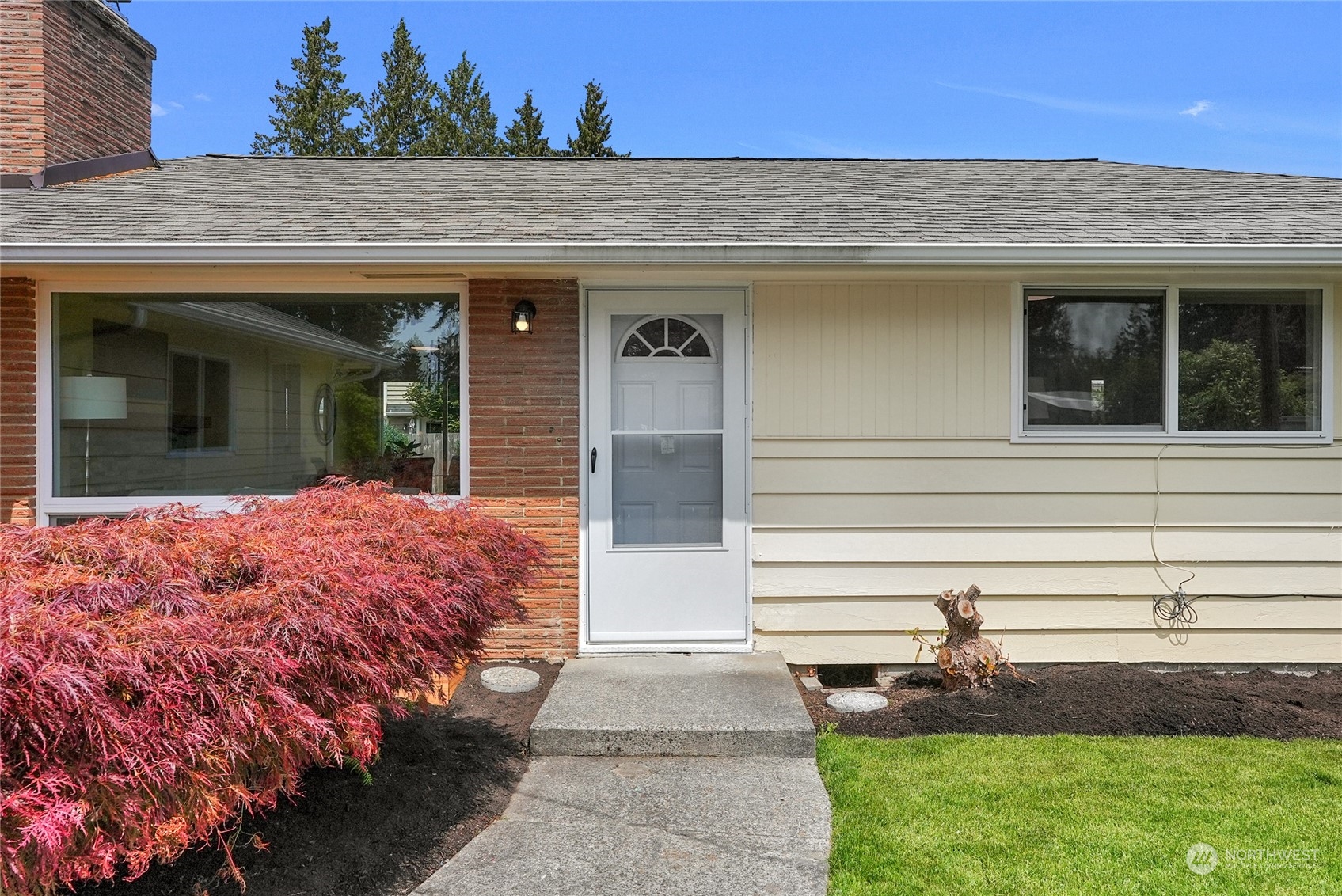 8023 213th Street Southwest Edmonds, WA 98026 - Photo 4 of 35 Gallery Image 4