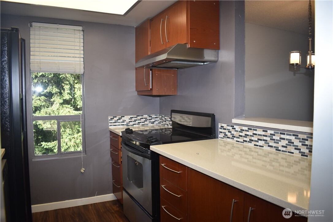 33035 18th Place South Federal Way, WA 98003 - Photo 3 of 21 a kitchen with a stove and a window