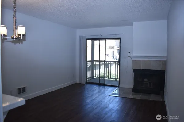 $1,800 | 33035 18th Place South, Federal Way, WA 98003